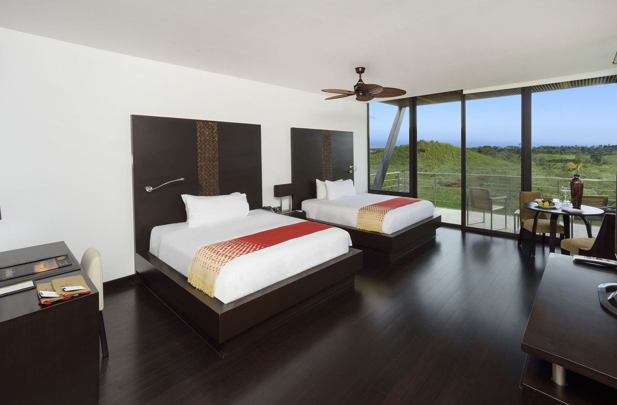 Pikaia Lodge Santa Cruz Island Buitenkant foto